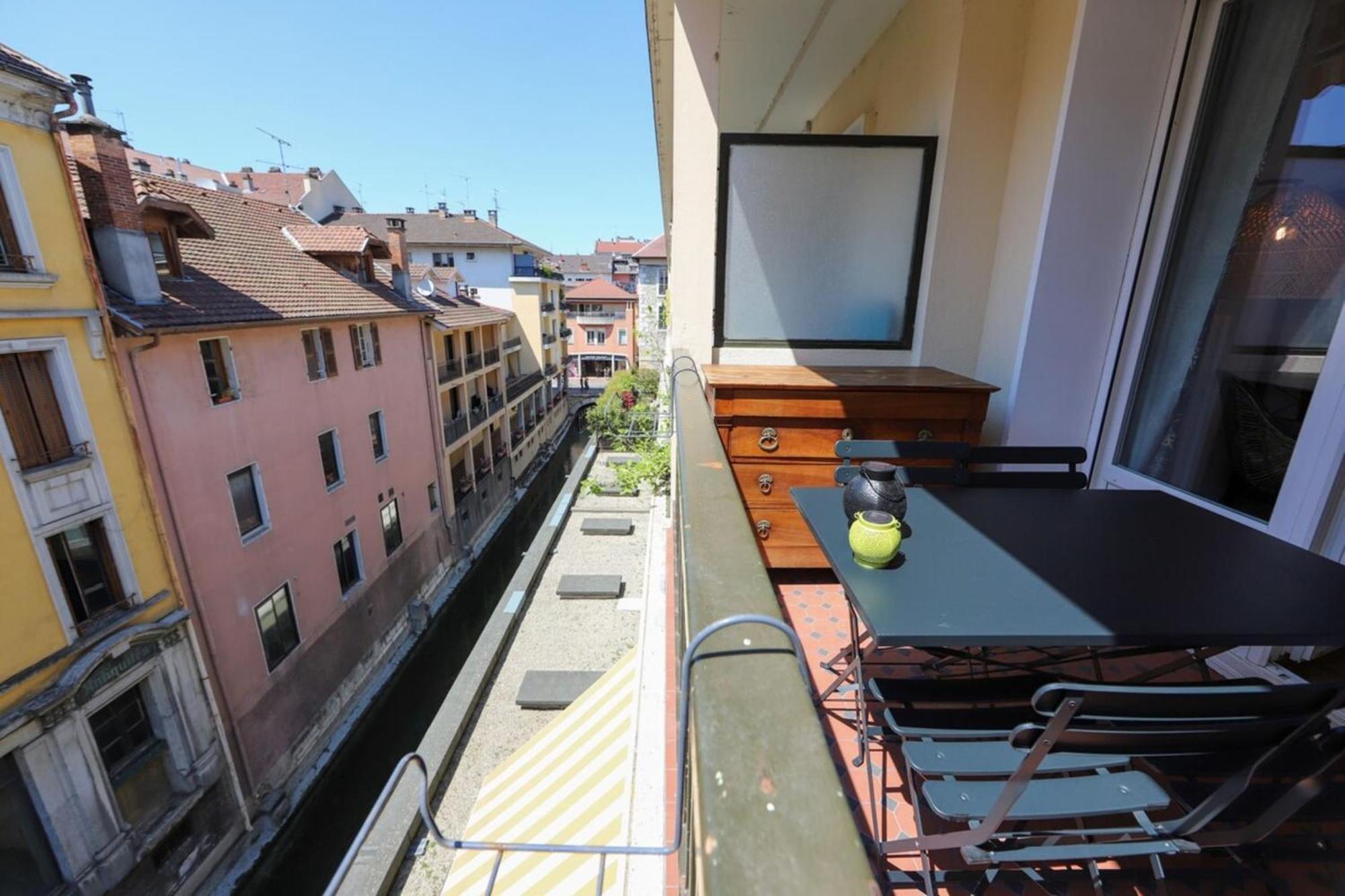 Cozy Along The River - Downtown & Terrace - 4 Анси Екстериор снимка